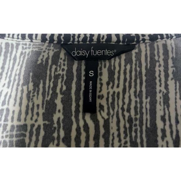 Daisy Fuentes Women's Top Black & White Abstract - Small - Picture 5 of 5